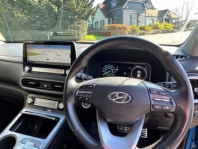 Hyundai KONA 64kWh Premium SUV 5dr Electric Auto (10.5kW Charger) (204 ps) Blue