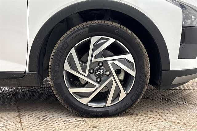 Hyundai BAYON 1.0 T-GDi Advance SUV 5dr Petrol DCT Euro 6 (s/s) (100 ps) White