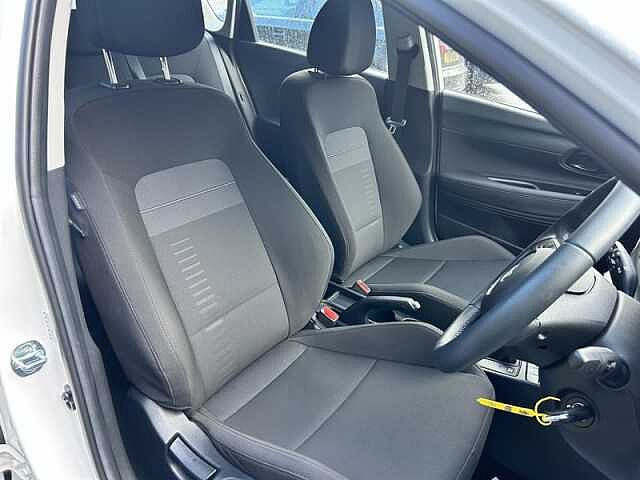 Hyundai BAYON 1.0 T-GDi Advance SUV 5dr Petrol DCT Euro 6 (s/s) (100 ps) White