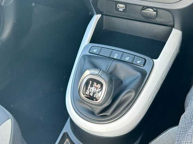 Hyundai I10 1.0 Premium Hatchback 5dr Petrol Manual Euro 6 (s/s) (67 ps) White