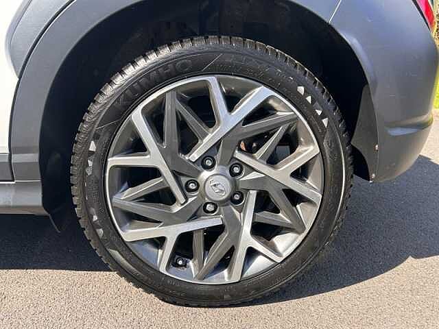 Hyundai KONA 1.6 h-GDi Premium SUV 5dr Petrol Hybrid DCT Euro 6 (s/s) (141 ps) White