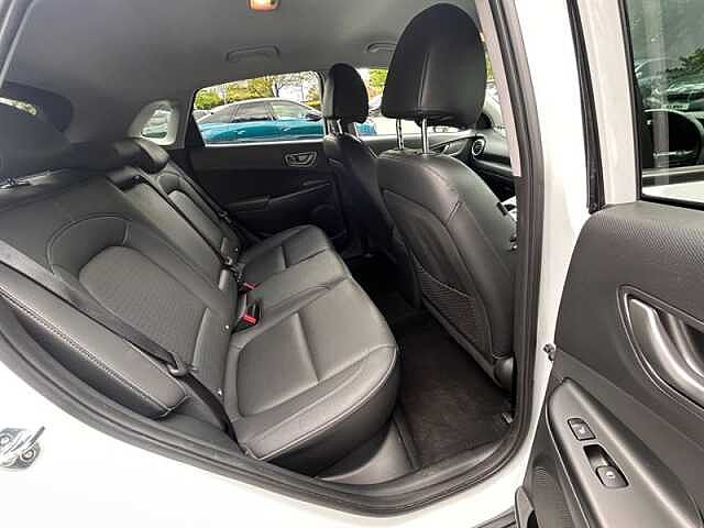 Hyundai KONA 64kWh Premium SE SUV 5dr Electric Auto (7kW Charger) (204 ps)