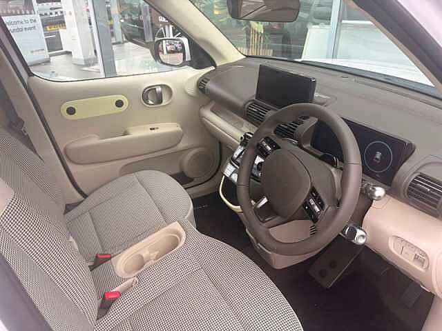 Hyundai INSTER Long Range 49kWh 02 SUV 5dr Electric Auto (115 ps) White