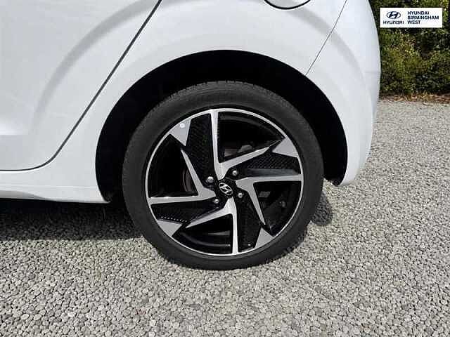 Hyundai i10 1.2 Premium Hatchback 5dr Petrol Auto Euro 6 (s/s) (84 ps)