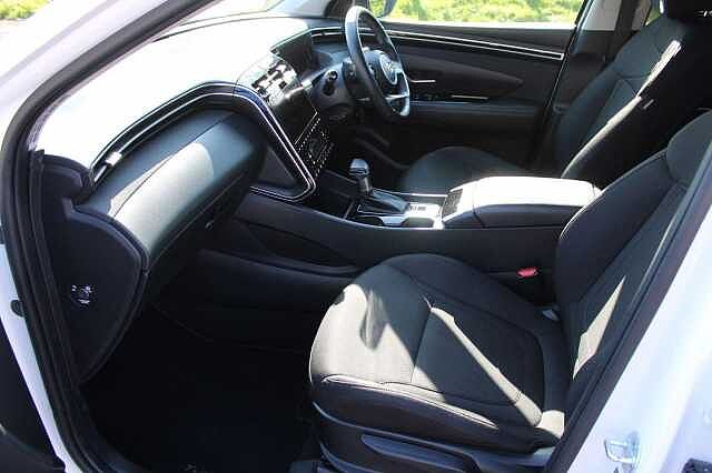 Hyundai TUCSON 1.6 T-GDi MHEV SE Connect DCT Euro 6 (s/s) 5dr White