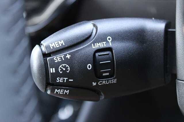 Peugeot 2008 1.2 PureTech Allure Euro 6 (s/s) 5dr