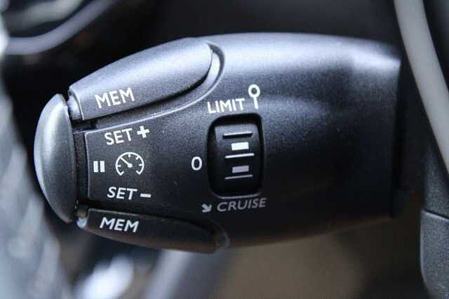Peugeot 208 1.2 PureTech Allure Premium + Euro 6 (s/s) 5dr