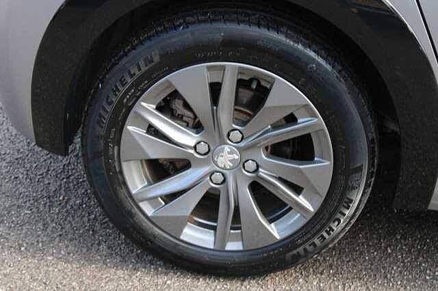 Peugeot E-208 50kWh Allure Premium + Auto 5dr (7.4kW Charger)