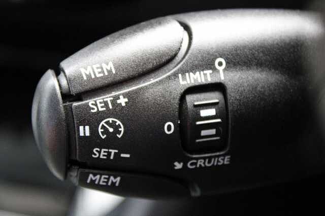 Peugeot E-208 50kWh Allure Premium + Auto 5dr (7.4kW Charger)
