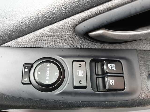 Hyundai i800 2.5 CRDi SE Nav 5dr