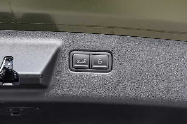 Hyundai Santa Fe Estate 1.6 TGDi Plug-in Hybrid Ultimate 5dr 4WD Auto