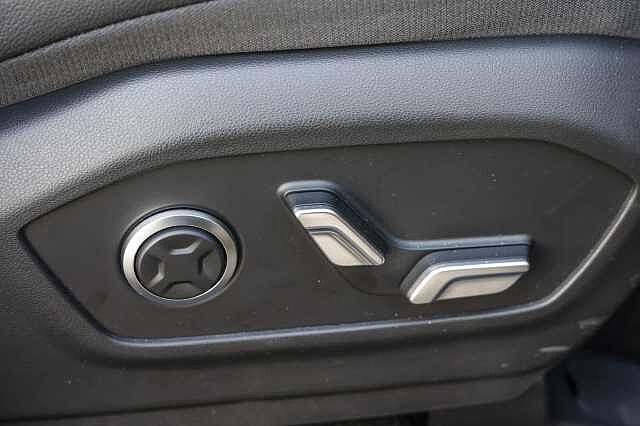 Hyundai Santa Fe Estate 1.6 TGDi Plug-in Hybrid Ultimate 5dr 4WD Auto