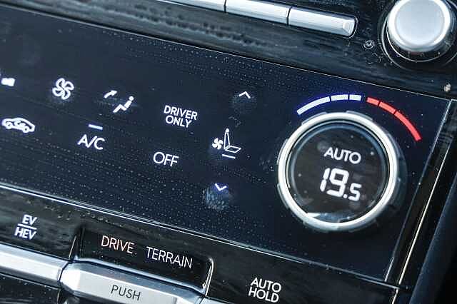 Hyundai Santa Fe Estate 1.6 TGDi Plug-in Hybrid Ultimate 5dr 4WD Auto