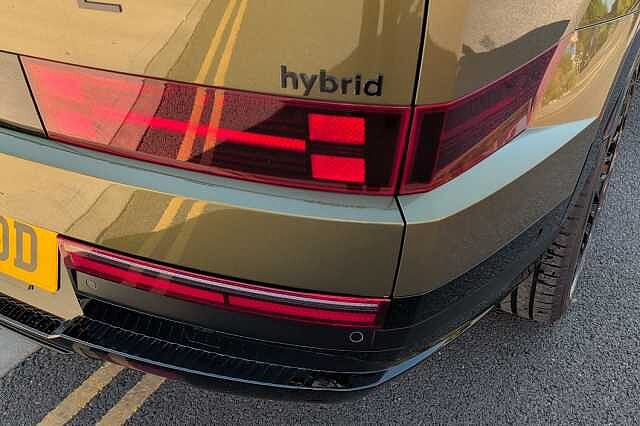 Hyundai SANTA FE 1.6 TGDi 239 Hybrid Calligraphy 5dr Auto Green