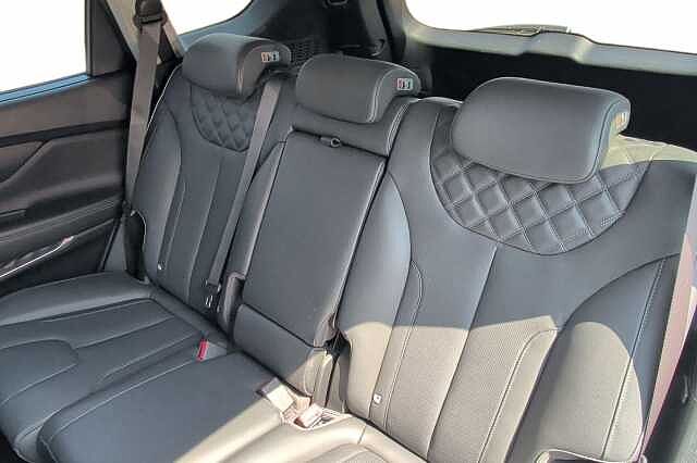 Hyundai SANTA FE 1.6 TGDi Hybrid Ultimate 5dr 4WD Auto Black