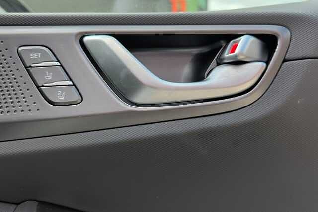 Hyundai IONIQ 1.6 GDi Plug-in Hybrid Premium SE 5dr DCT