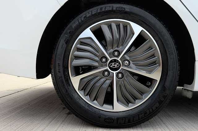 Hyundai IONIQ 1.6 GDi Plug-in Hybrid Premium SE 5dr DCT