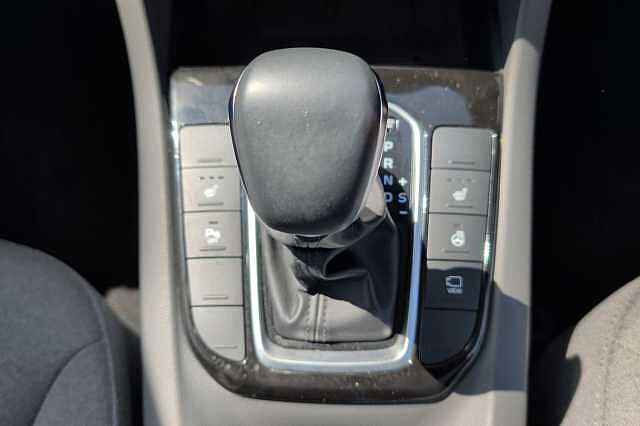 Hyundai IONIQ 1.6 GDi Hybrid Premium 5dr DCT