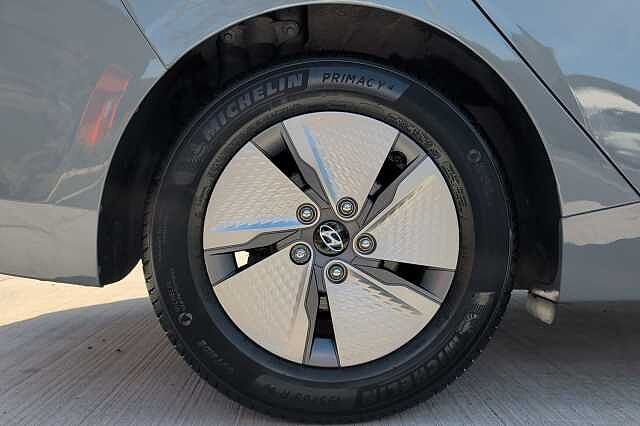 Hyundai IONIQ 1.6 GDi Hybrid Premium 5dr DCT