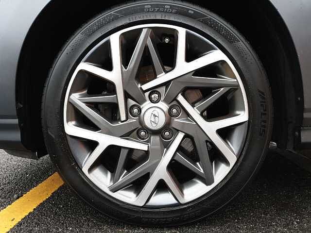 Hyundai KONA 1.6 GDi Hybrid Ultimate 5dr DCT Red