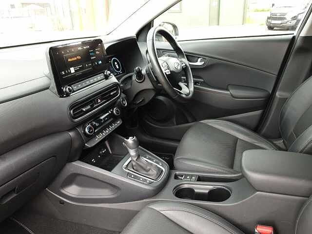 Hyundai KONA 1.6 GDi Hybrid Ultimate 5dr DCT White