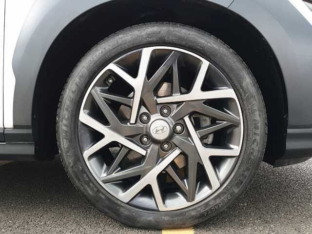 Hyundai KONA 1.6 GDi Hybrid Ultimate 5dr DCT White