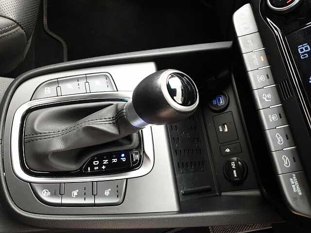 Hyundai KONA 1.6 GDi Hybrid Ultimate 5dr DCT White