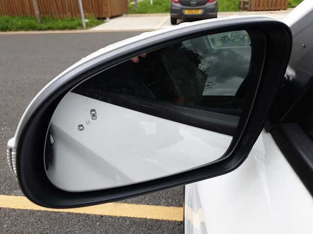 Hyundai KONA 1.6 GDi Hybrid Ultimate 5dr DCT White