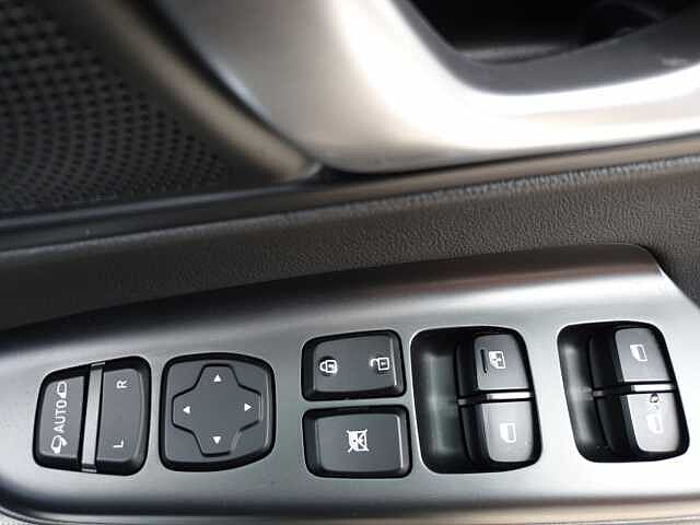 Hyundai KONA 1.6 GDi Hybrid Ultimate 5dr DCT White