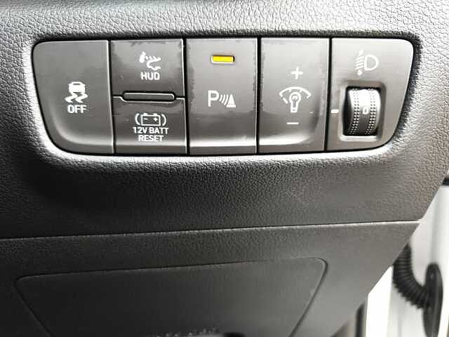 Hyundai KONA 1.6 GDi Hybrid Ultimate 5dr DCT White