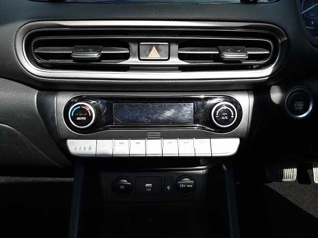 Hyundai KONA 1.6 GDi Hybrid Ultimate 5dr DCT White