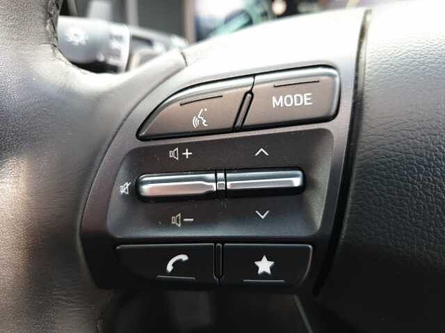 Hyundai KONA 1.6 GDi Hybrid Ultimate 5dr DCT White