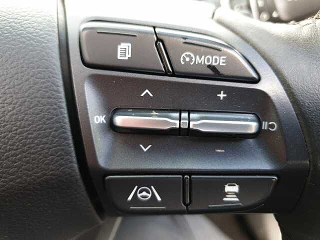 Hyundai KONA 1.6 GDi Hybrid Ultimate 5dr DCT White