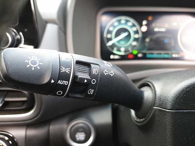 Hyundai KONA 1.6 GDi Hybrid Ultimate 5dr DCT White