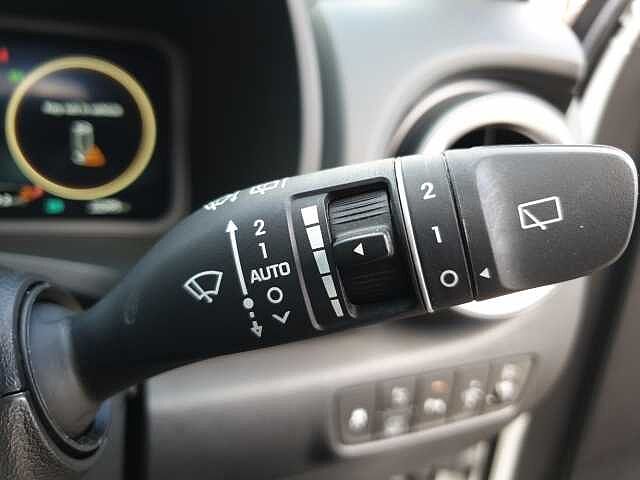 Hyundai KONA 1.6 GDi Hybrid Ultimate 5dr DCT White