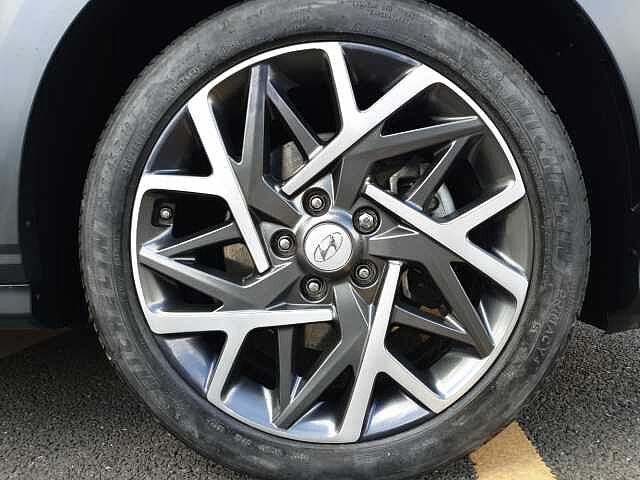 Hyundai KONA 1.6 GDi Hybrid Ultimate 5dr DCT White