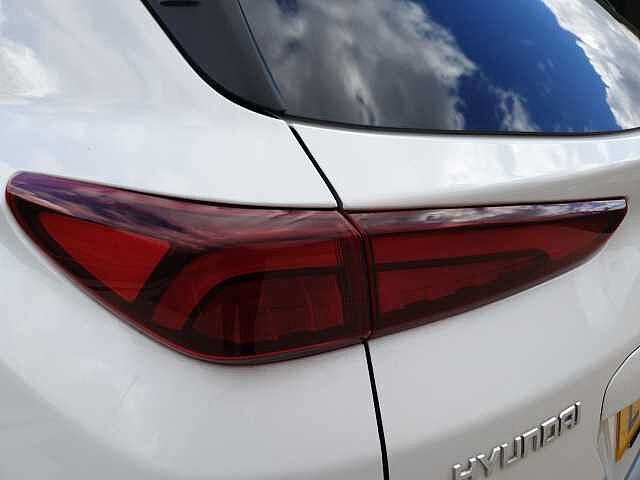 Hyundai KONA 1.6 GDi Hybrid Ultimate 5dr DCT White
