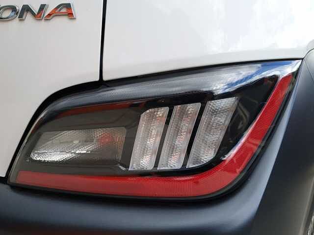 Hyundai KONA 1.6 GDi Hybrid Ultimate 5dr DCT White