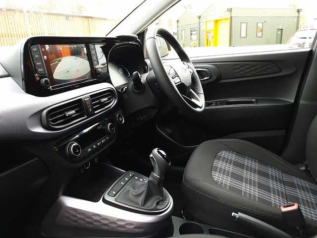 Hyundai i10 1.0 2025MY Premium AMT