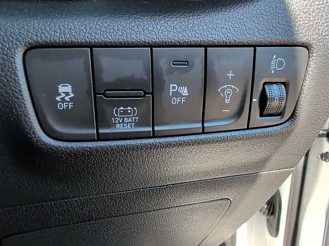 Hyundai KONA 1.6 GDi Hybrid SE Connect 5dr DCT White