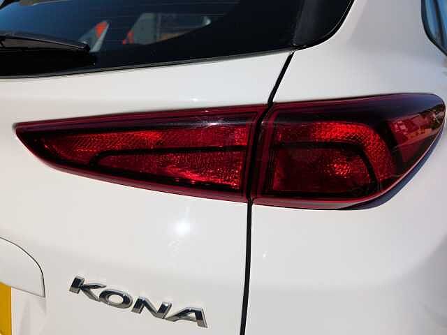 Hyundai KONA 1.6 GDi Hybrid SE Connect 5dr DCT White