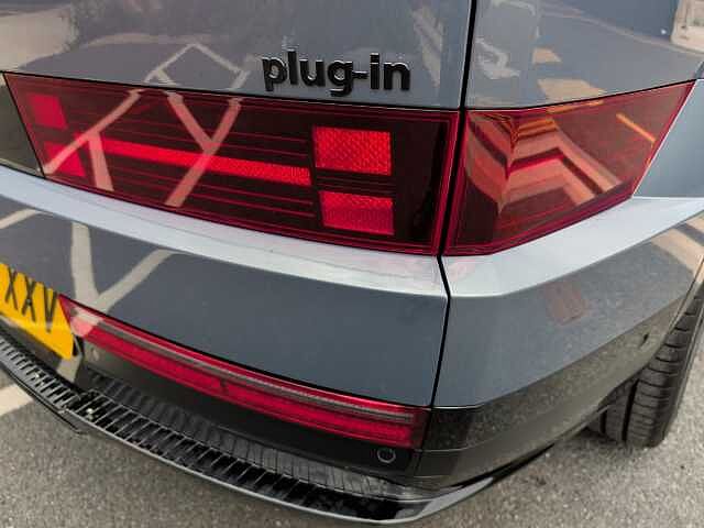 Hyundai SANTA FE 1.6 TGDi Plug-in Hybrid Calligraphy 5dr 4WD Auto