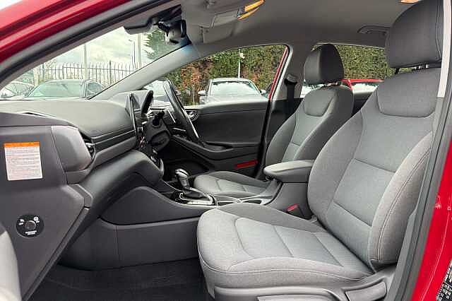 Hyundai IONIQ 1.6 GDi Hybrid Premium 5dr DCT Fiery Red