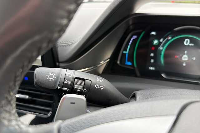 Hyundai IONIQ 1.6 GDi Hybrid Premium 5dr DCT Fiery Red