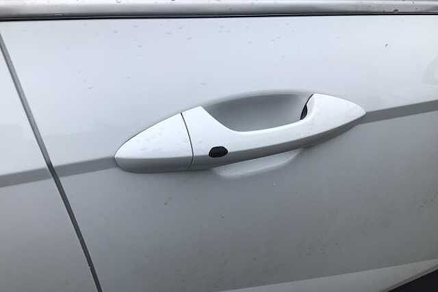 Hyundai KONA ADVANCE Atlas White