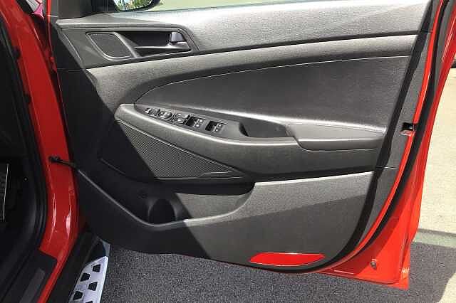 Hyundai TUCSON T-GDI N LINE Engine Red