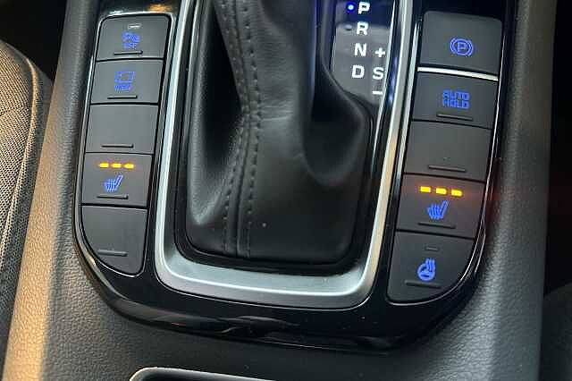 Hyundai IONIQ 1.6 GDi Hybrid Premium 5dr DCT Red