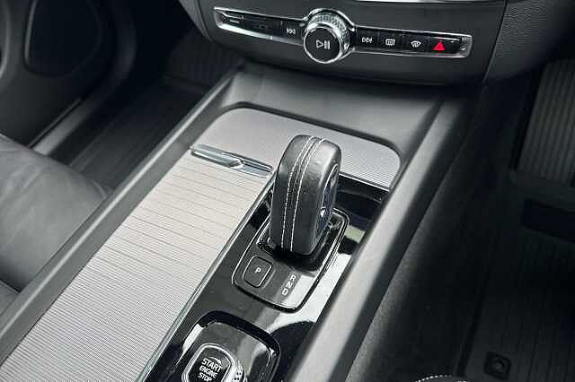 Volvo XC60 B5 R-DESIGN PRO AWD