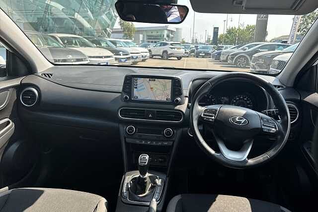 Hyundai KONA PREMIUM White