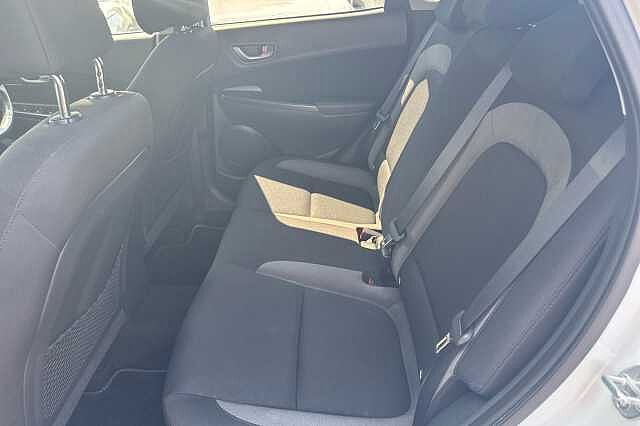 Hyundai KONA PREMIUM White